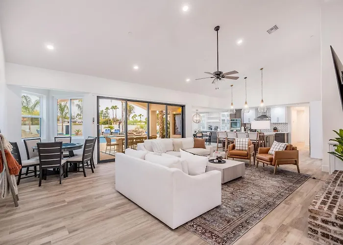 Villa 4million Designer Waterslidewonderlandtheatregymsportcourtshuffleboard Court Scottsdale